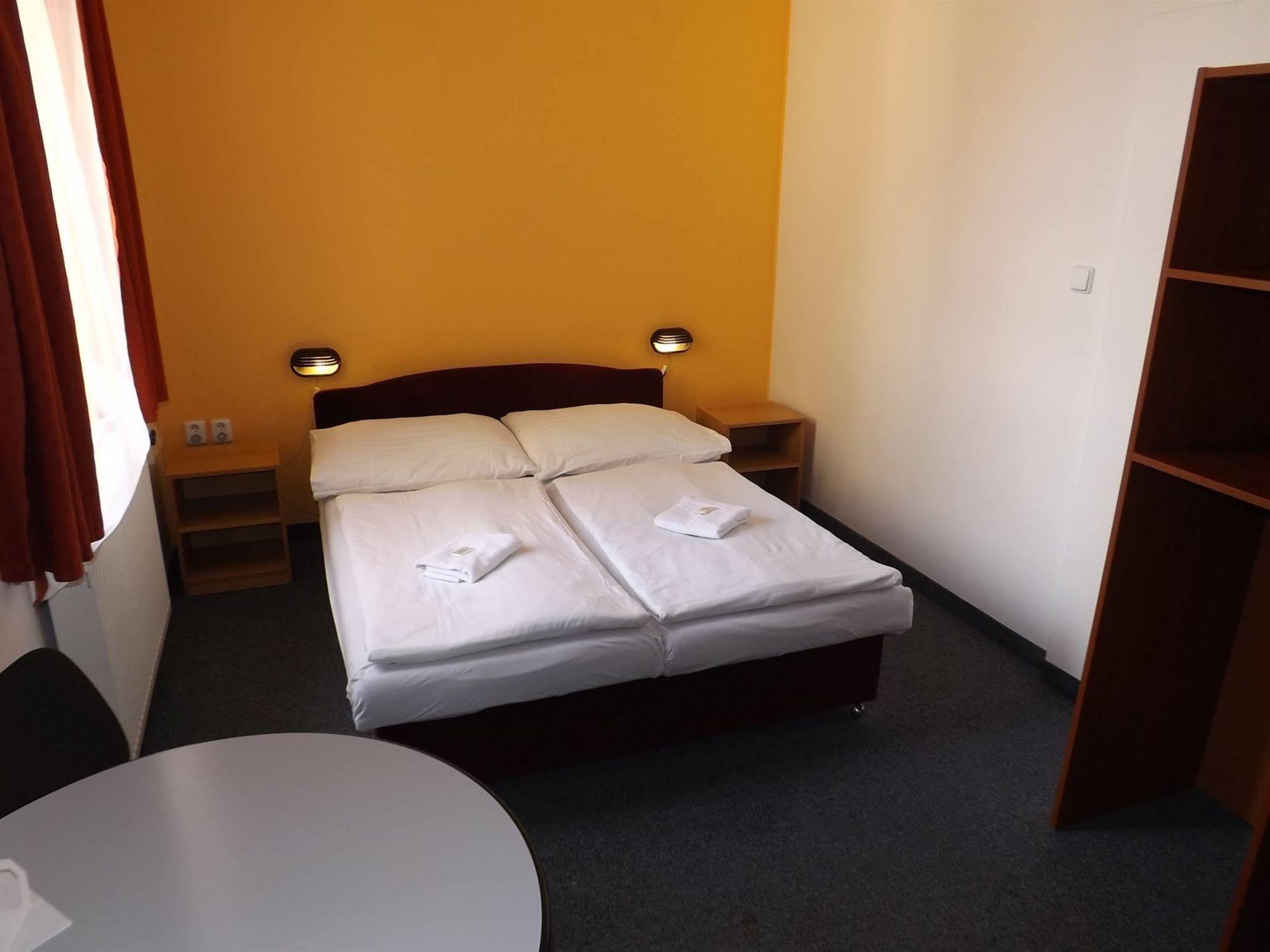 Beta Pension Praga Esterno foto