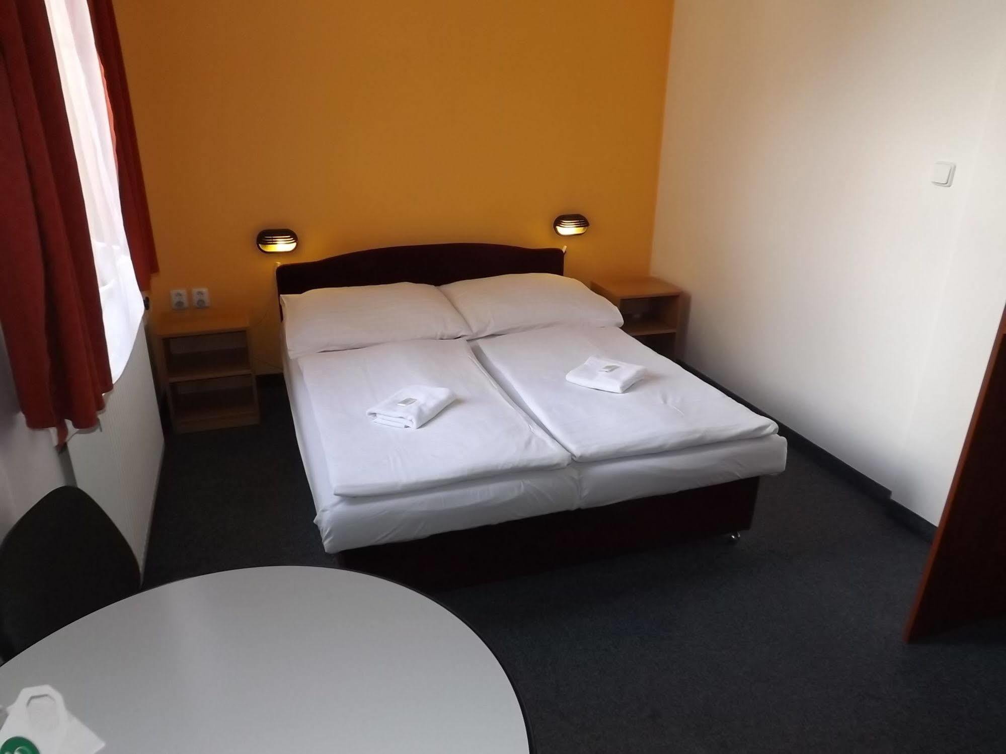 Beta Pension Praga Esterno foto
