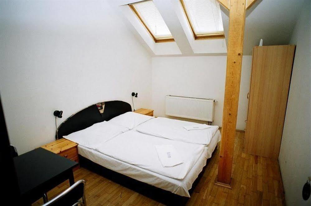 Beta Pension Praga Esterno foto
